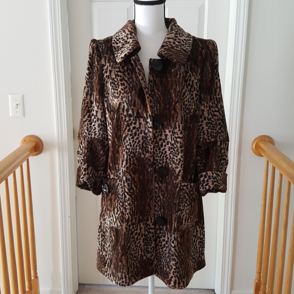 21:08  GUESS Animal/Leopard Print Coat
